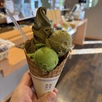 宇治園 札幌直営店 - ほうじ茶ソフト＋抹茶＆ほうじ茶アイス