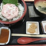 でか盛り海鮮問屋 - 