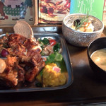 くう食堂 - 欲張りプレート、豚汁、豚煮込み、トマトホルモン、ライスグラタン