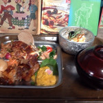 くう食堂 - 豚煮込みとホルモンの共演！今日のよくばりプレートも茶色かった。