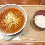 う・ひ・た食堂 - トマトスープ麺 小ライスつき（690円）