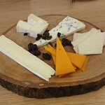 ABC 肉とワインのおいしい店 - チーズ盛合せ5点