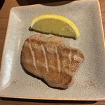 焼肉うしごろ - タンはレモンで