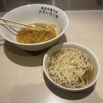 釜玉中華そばナポレオン軒 戸塚店 - 細麺の替え玉も楽しみ方いろいろ。
