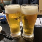 居酒屋 しんざん - そしてこのジョッキ…
どう見ても…大ジョッキですよね？！(´⊙ω⊙`)
筋トレするレベルの大きなサイズにビックリ！(*´Д｀*)