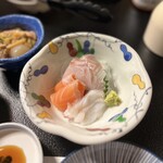 居酒屋 しんざん - ◯お刺身…信州サーモン、蛸、なんだろう？真鯛？白身魚