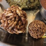 インド料理 パリワル - ゴマやジャガリーなどで作られた特別なラドゥ。特別なお菓子だから最後まで取って置いて…ではなく、ネパールでは真っ先に食べるそうです(私は一番最後に美味しくいただきました♪)