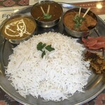 インド料理 パリワル - 三種類の特殊なカレーナンライスセット