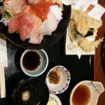 御食事処 日野治 - 海鮮丼と天ぷらのセット