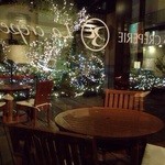 BREIZH Cafe Creperie - テラス席(店内からの眺め)