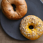 福ベーグル - 料理写真:[左上]くるみメープルクリームチーズ＠税込490円、[右下]かぼちゃかぼちゃ＠税込410円 │ 《その他購入》ブリュレサンド＠税込580円、黒豆きなこ＠税込400円