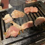 とり焼肉 鳥壱 - ガスグリルで焼きます