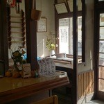 かま福 - 店頭でうどん打っています