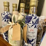 セブンズカフェ - お店で使用のオリーブオイル