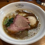 自家製麺 公園前 - 醤油ラーメン味玉子入り