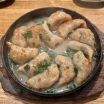 黄金鉄鍋餃子 HUG - 炊き餃子