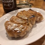 黄金鉄鍋餃子 HUG - 焼き餃子