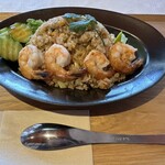 アジアの屋台ごはん たかお食堂 - 料理写真:エビとレタスのチャーハン ¥1,350