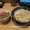 土俵うどん - ごぼう天うどん560円（ネギ抜き）と牛めし400円