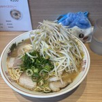 中華そば 陽気 - これでもかーーーと乗せてくださったもやし。