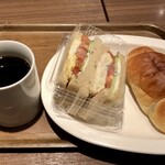マルジュー - 料理写真:玄米サンド、塩バターロール、ブレンドコーヒー