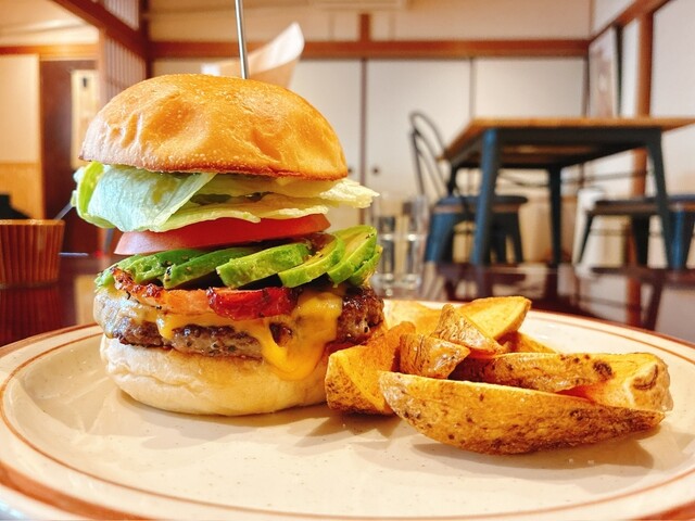 BURGER HOUSE BIG MOUNTAIN OKUHITA （バーガー ハウス ビッグ