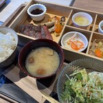 焼肉ドラゴン produced by ジャンボ - 