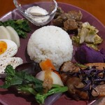 REFS Kitchen - おすすめプレート メイン 本日お肉(チキンソテー)