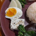 REFS Kitchen - ゆで卵 チーズムース？