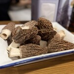 ピッツェリア トラットリア ダ オカピート - 初めて見るキノコ 高級品らしい