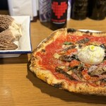 ピッツェリア トラットリア ダ オカピート - 高級キノコにブラータチーズ、なんて贅沢なんだ…