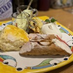 ピッツェリア トラットリア ダ オカピート - カンノーリ レモンティラミス パネットーネ キウイのジェラート