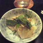 華 - お通し（すだれ麩とササミのXOジャン和え）