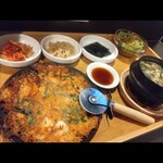 韓美軒 - 外はカリカリ 中はモッチモチのキムチチヂミ