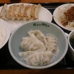 餃子の福包 - Bセットで焼き餃子と水餃子