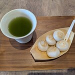 むなかた茶愉 - 姫餅と八女茶セット800円
