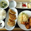 中華料理 四川 - 日替りランチ　7　鶏カラ、餃子、ライス、スープ、漬物、杏仁豆腐