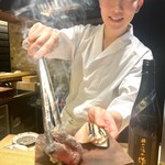 鮨 りんだ - 目の前で炙ってくれる