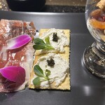 S TOKYO - リコッタチーズと国産キャビアのクラッカー