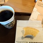 スターバックスコーヒー - ドリンク写真:ひと口食べてます(⁠◠⁠‿⁠・⁠)⁠—⁠☆