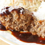 喫茶フルール - 肉がぎっしりタイプのハンバーグ、ピリ辛デミグラスソースも美味い