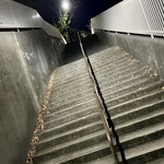 炭火やきとりと家庭創作料理 にこいち - 帰り道、最後の難関の急階段、汗