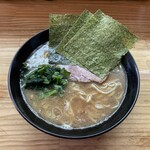 巓 - 並ラーメン（900円）