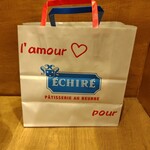 エシレ・パティスリー オ ブール - ショッパー取っ手の色が違って、可愛いです。。