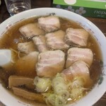 二丁目食堂 - 醤油ラーメン大盛りチャーシュートッピング