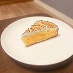 fika. - レモンと焼きメレンゲのタルト　700円