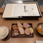 TONKATSU KEITA - ヒレカツとロースカツの食べ比べセット3800.円。