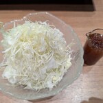 TONKATSU KEITA - キャベツのタマネギのドレッシングが美味しいです。