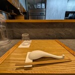 RAMEN MATSUI - 席は奥から３番目でした。