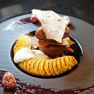 トシ・ヨロイヅカ 東京_0